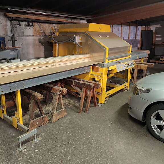 AVOLA troncatrice per carpenteria in legno Gama 65S