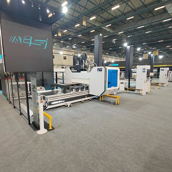 AES Group centro di lavoro a 5 assi VEGA 5x Pro (macchina fiera)