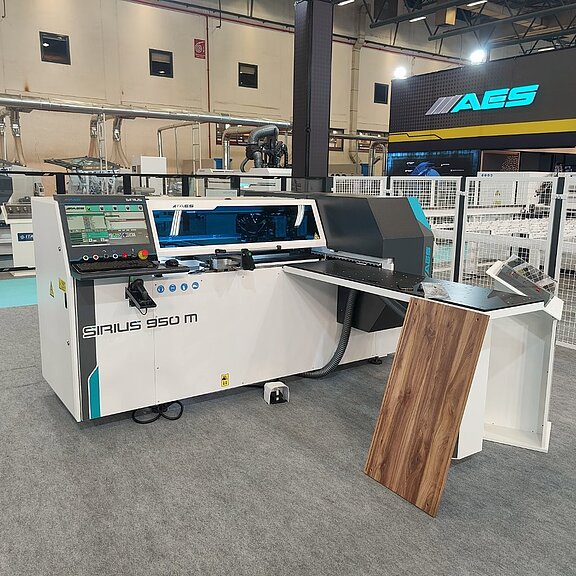 AES Group centro di lavoro passante - foratrice automatica Sirus (fiera)