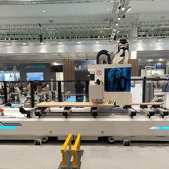 AES Group centro di lavoro a 4 assi Vega Pro (macchina fiera)
