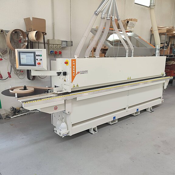 scm Casadei Kantenanleimmaschine Flexa27 mit Fügen & Eckenrundungsaggregat (Messemaschine)